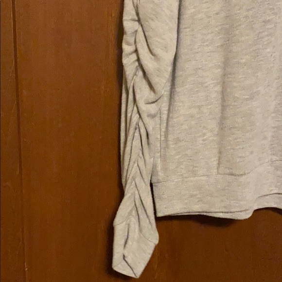 Grey sweater with cute touching detail on sleeves - Picture 2 of 2